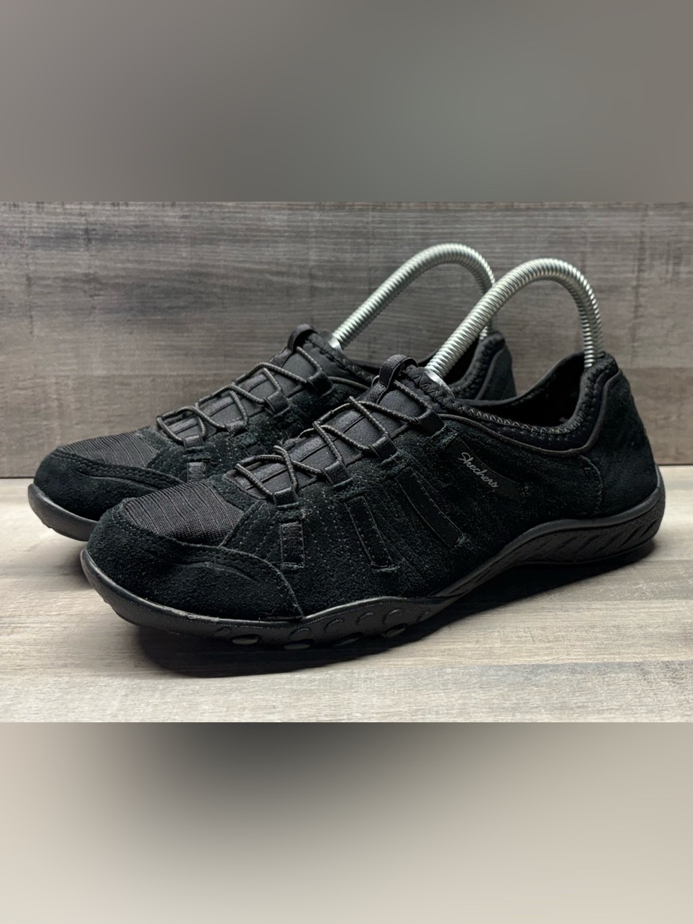Skechers Breathe Easy Big Bucks Womens 7.5 Black Suede Slip On Shoes 22478